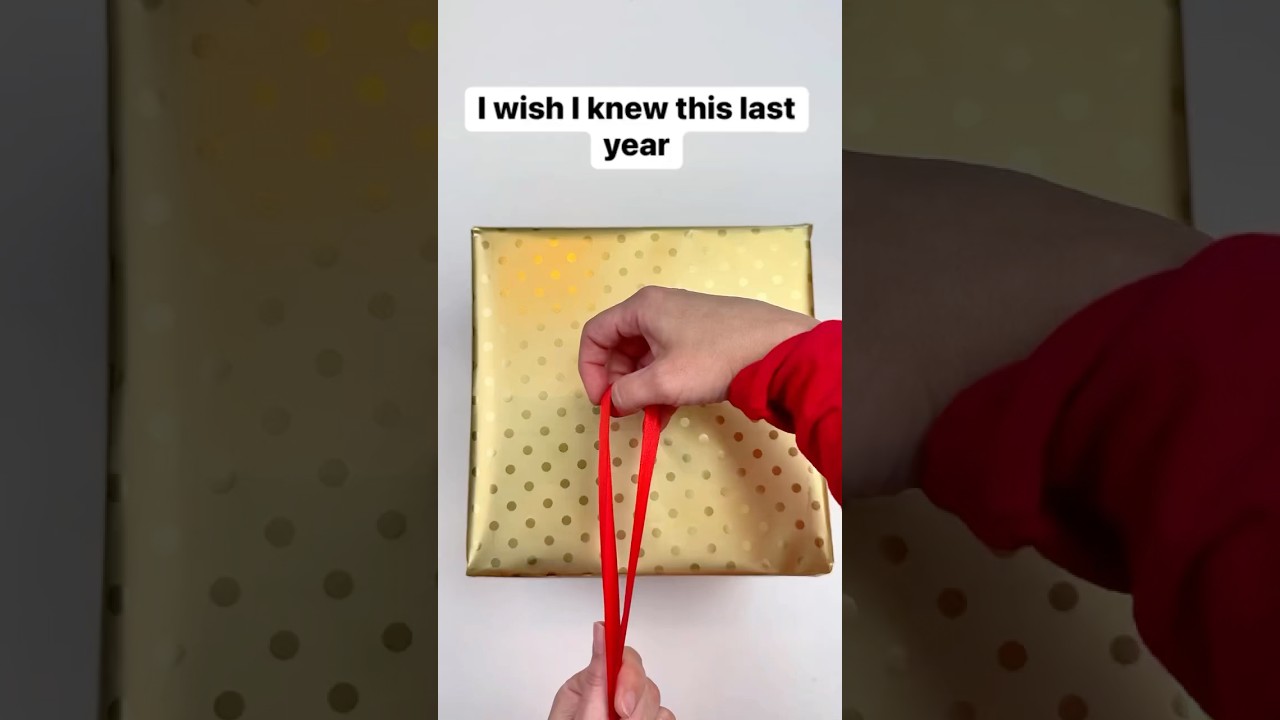 How to tie a Christmas gift bow #bow #wrapping #christmastime #presents #christmastips