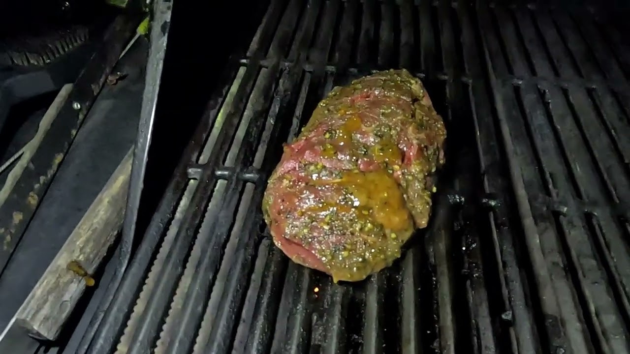 GRILLING A GOOD OL STEAK!
