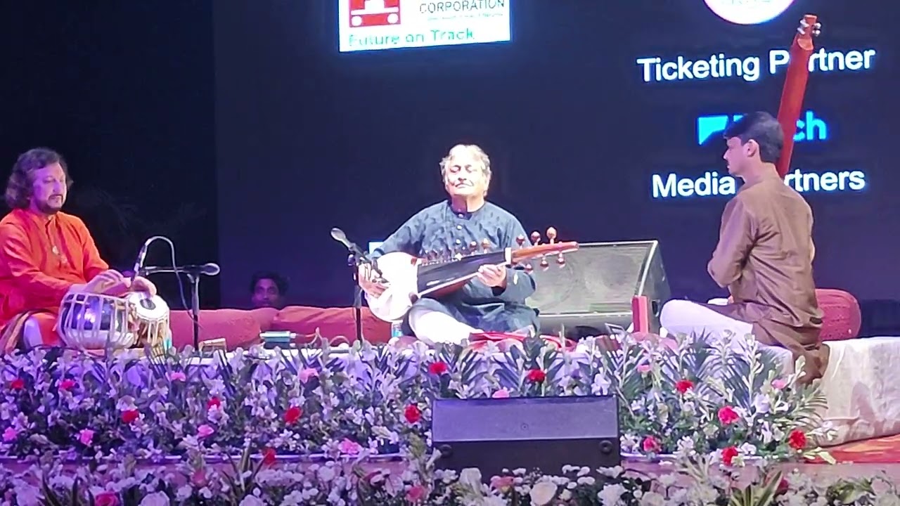 Rag Jhinjhoti in Deepchandi by Ustad Amjad Ali Khan with Pt Kumar Bose on tabla 