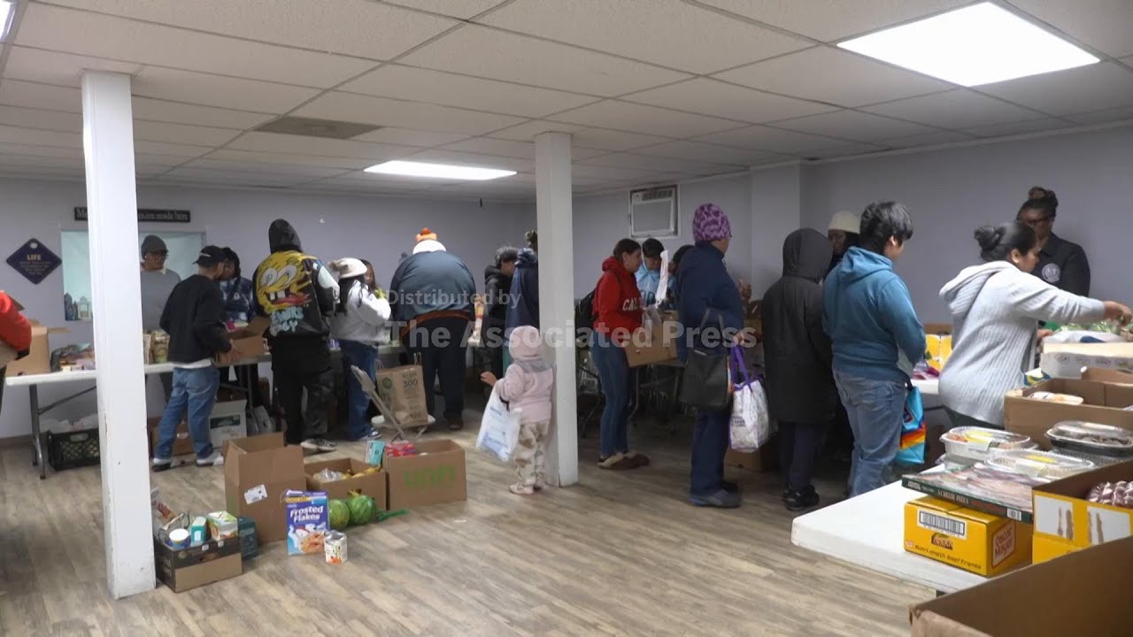 Nashville residents without power pick up fresh food at church during ice storm