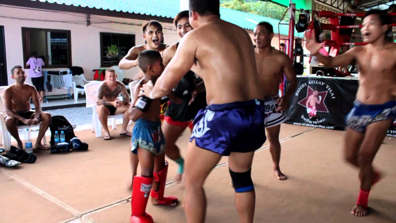 A rare look at Saenchai's Son sparring with our newest fighter