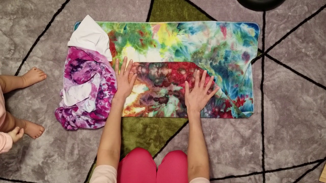 How to fold cloth diaper flats: Passion fold (variation of the airplane fold) for front wetters
