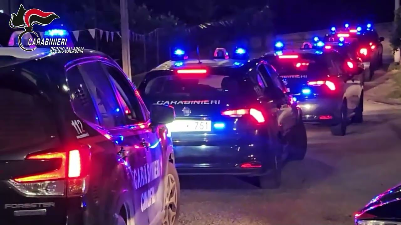 Reggio, furti di auto per riciclare ricambi: 17 arresti ad Arghillà. Sequestrate anche armi