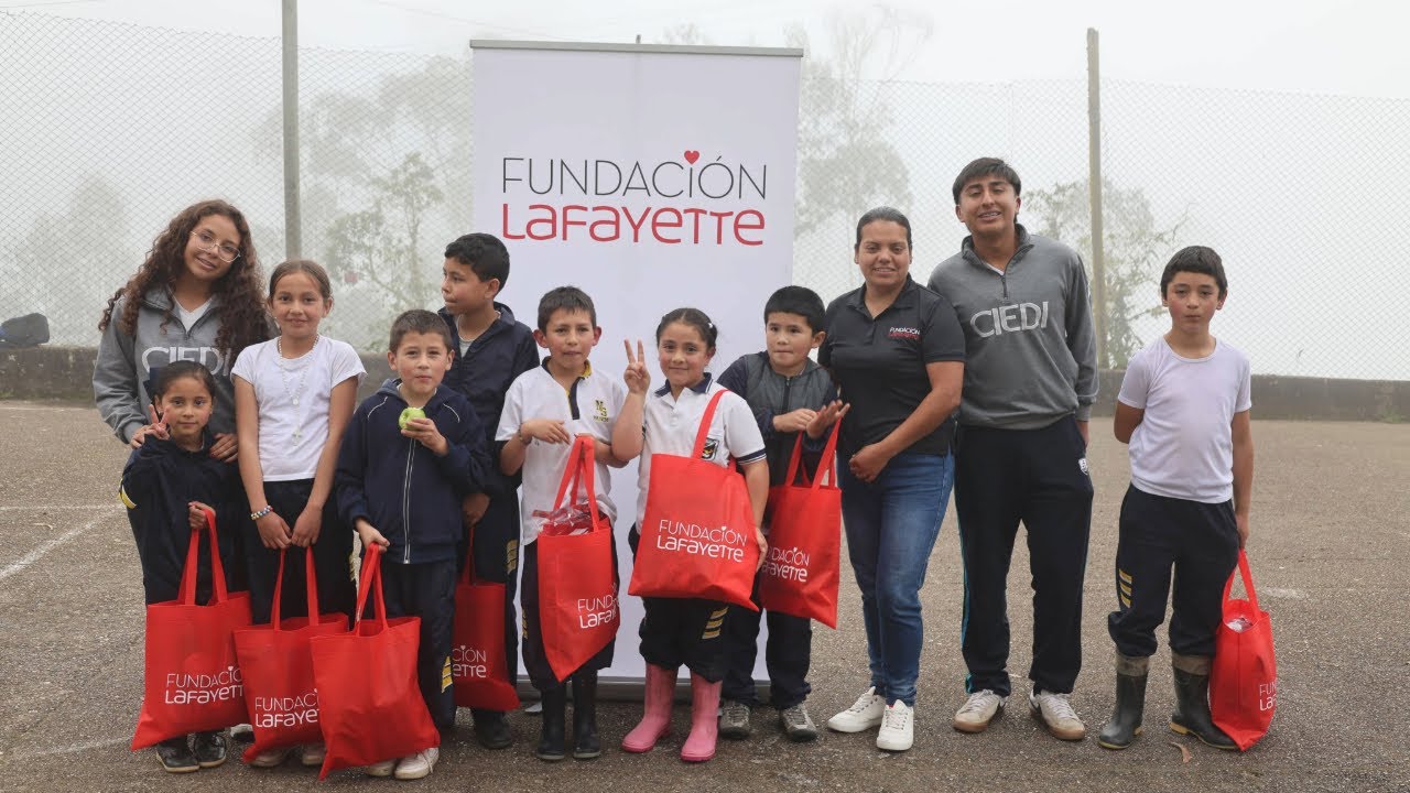 Uniformes con amor llega a Pasca, Cundinamarca