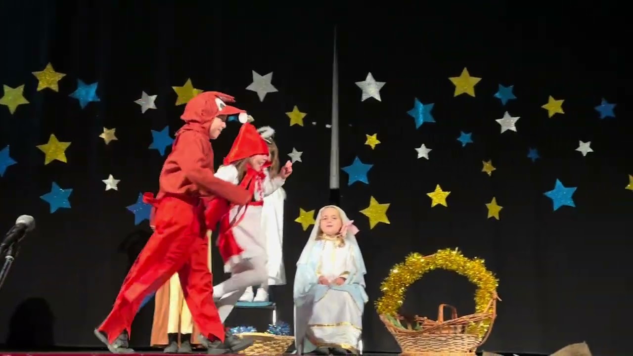 Festival de Navidad. 3º de Infantil, representación de la obra “Los cuentos van a Belén”