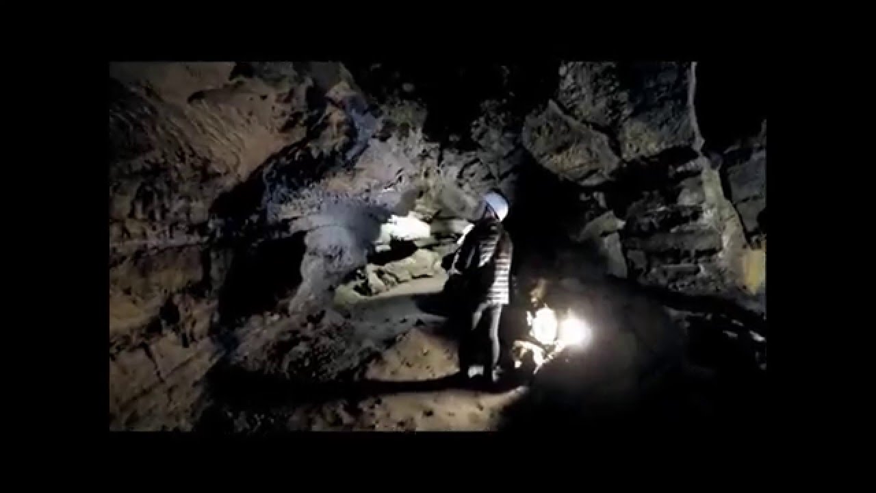 Die Lavah&ouml;hle Gruta do Carvao unter Ponta Delgada auf Sao Miguel - Azoren
