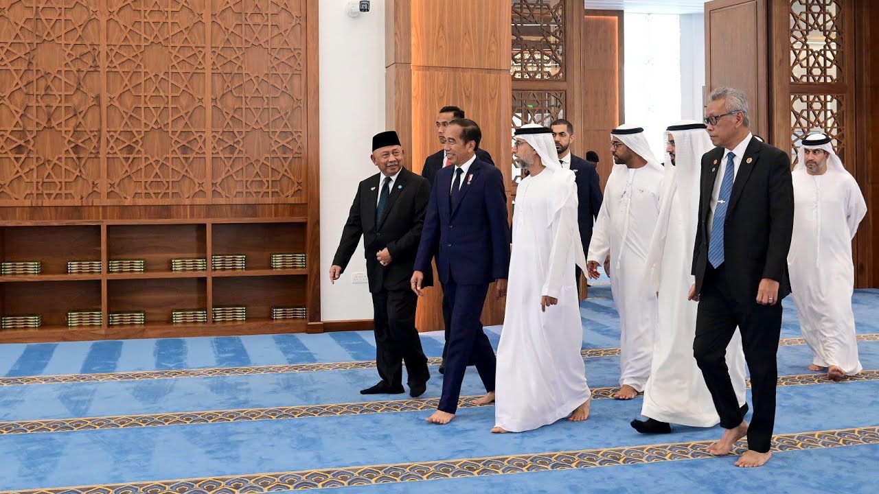 Presiden Jokowi Salat di Masjid Joko Widodo, Abu Dhabi, 17 Juli 2024