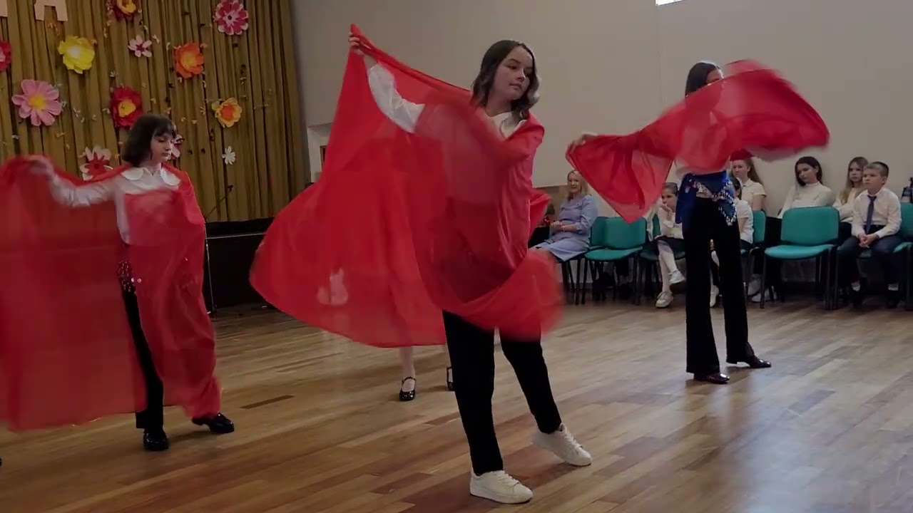 Oriental dance. Red. Children's 