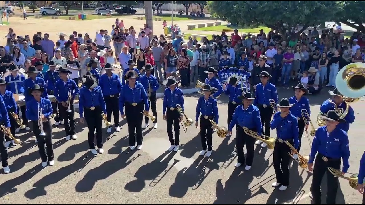 Apresentação da Facmol no Desfile de Rodeio em Paulo de Faria, no dia 03/07.