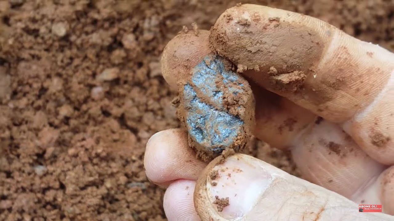 KIRMIZI TOPRAKTA BÖYLE BİR TAŞ BULURSANIZ ATMAYIN !!!