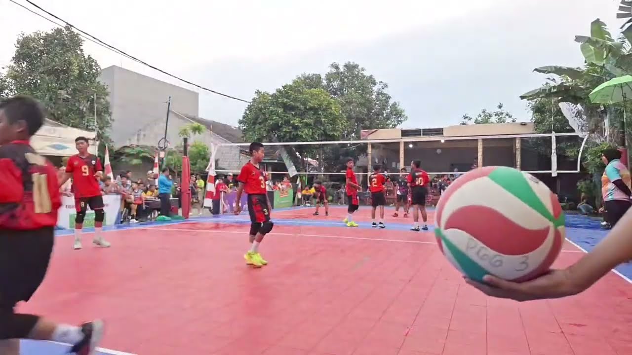 QUBIC  SQUAD BINA Volleyball sedang live sekarang!