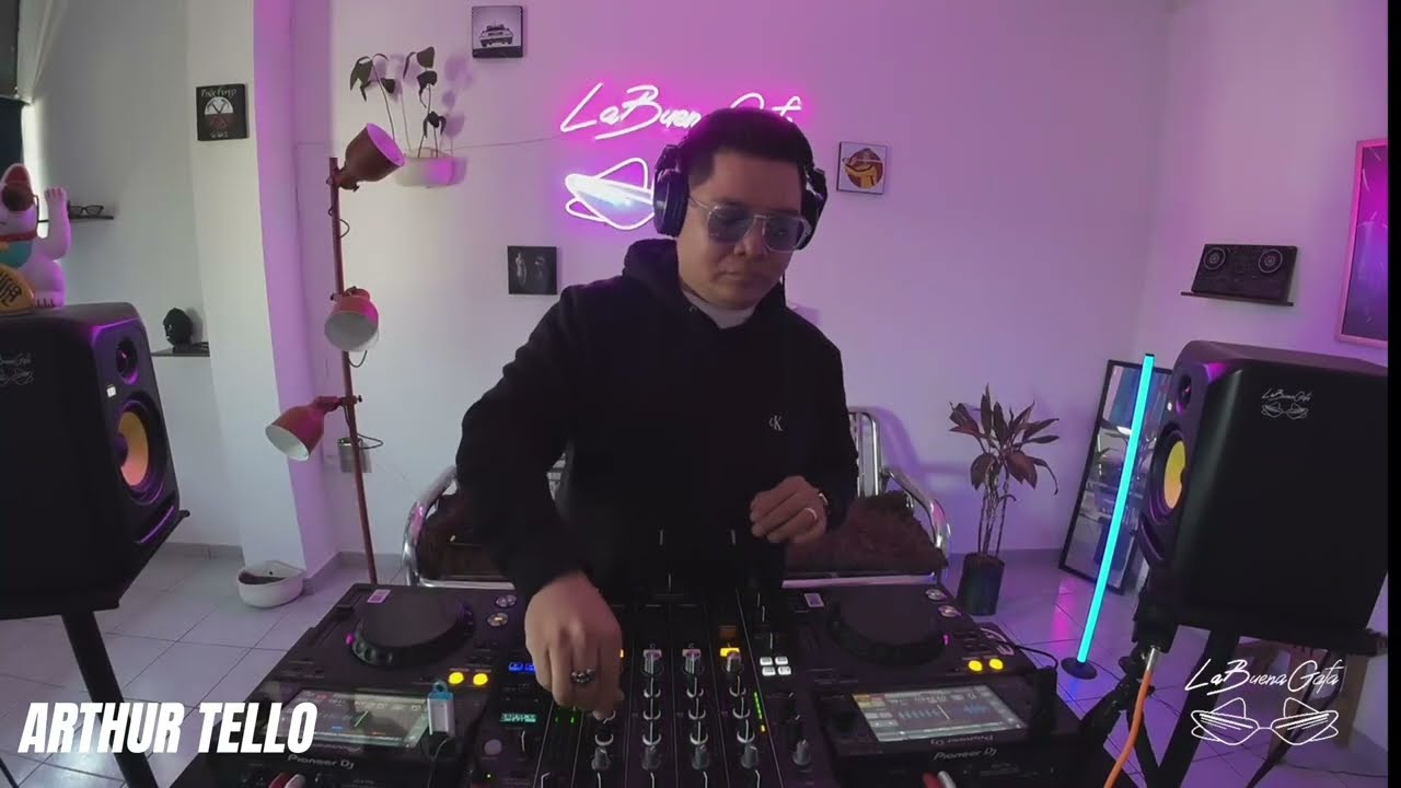 CLUBMASTER RADIO by La Buena Gafa presents ARTHUR TELLO