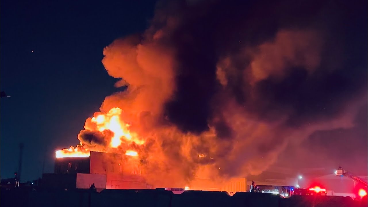 Hamtramck Fire, Detroit Fire Department - Warehouse Fire Conant & Hamtramck Dr