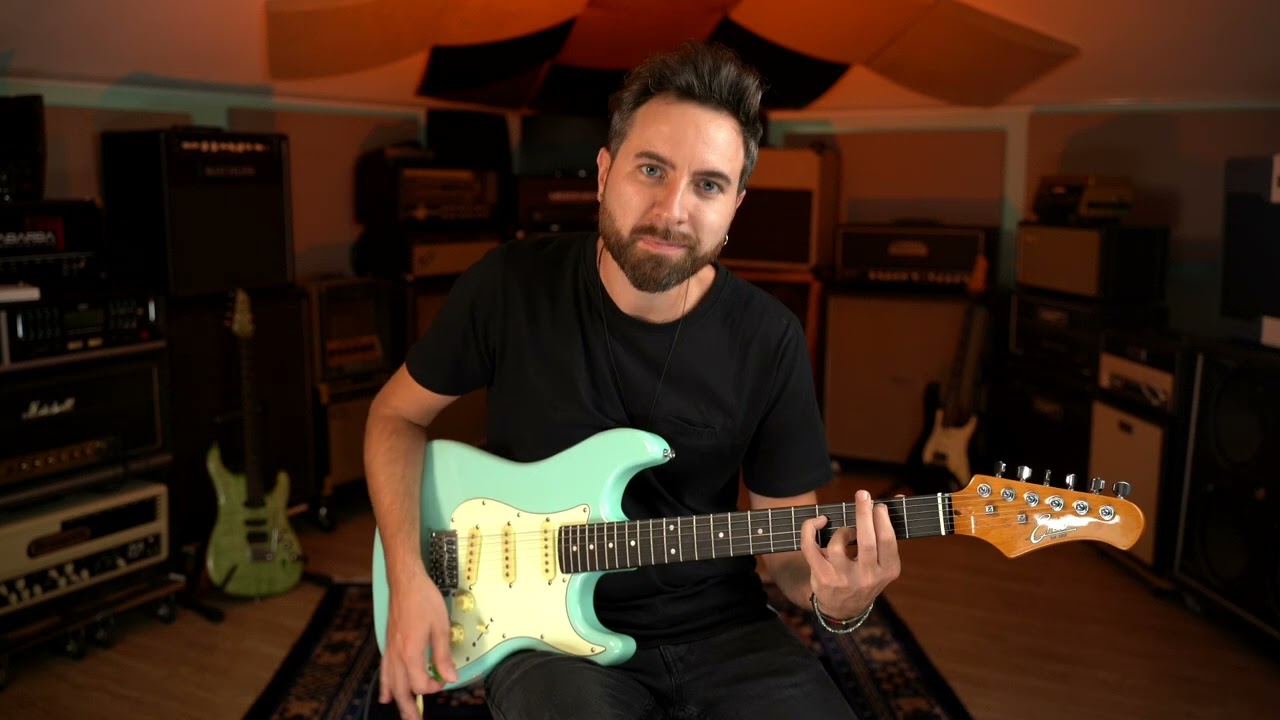 Eko Guitars | ST-300 Daphne Blue