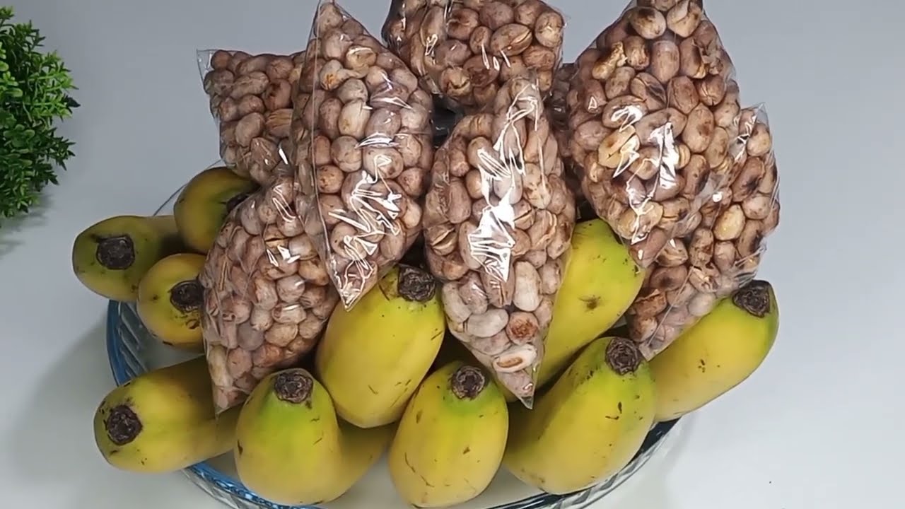 Ghana's most favorite snack Roasted groundnut | Peanuts a perfect match with Banana. @Maafeli