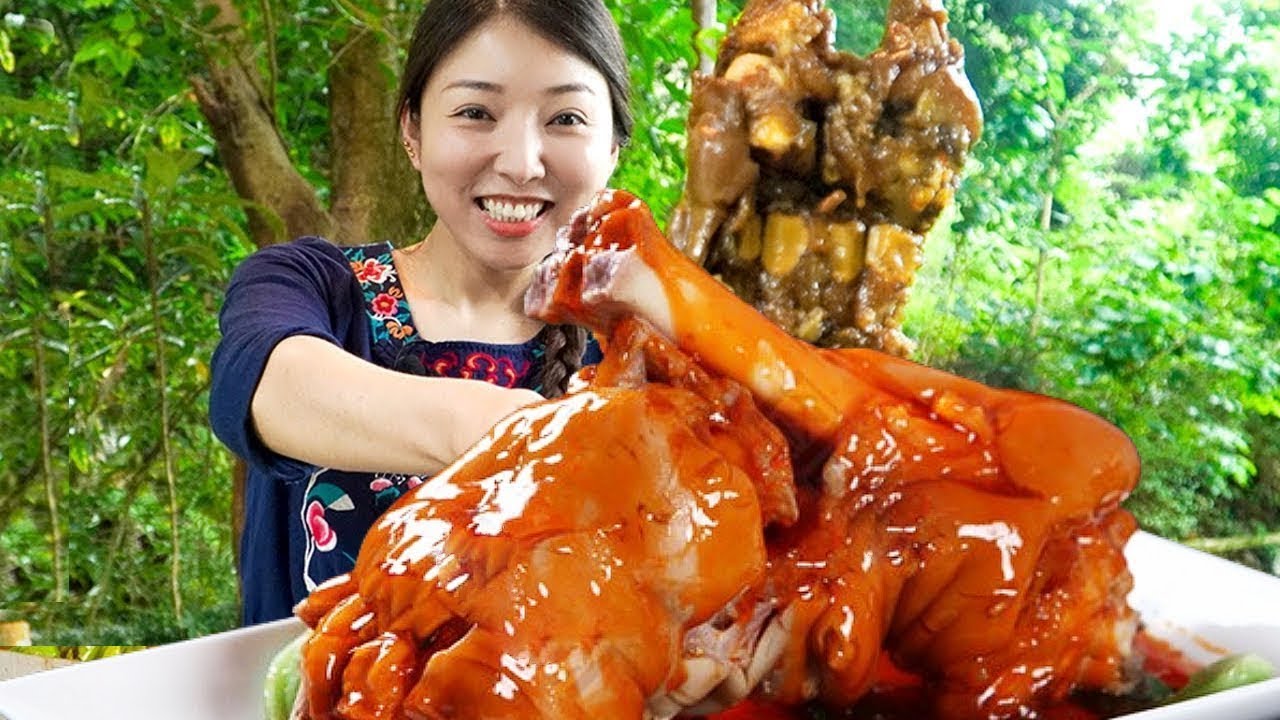 一個大牛蹄，小雨拿來燙火鍋，香糯黏牙入口即化，抱著啃超過癮【市民朱小雨】