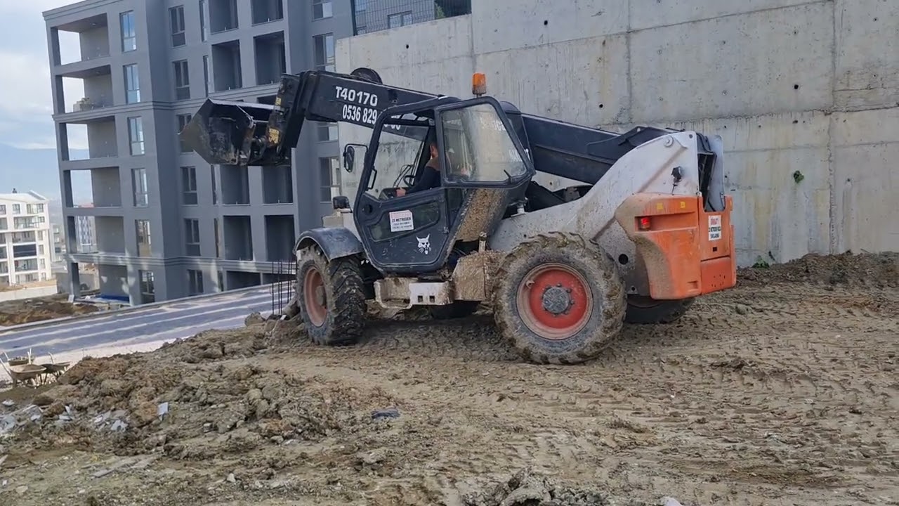 Bobcat T40170 terasa çakıl serme çalışması