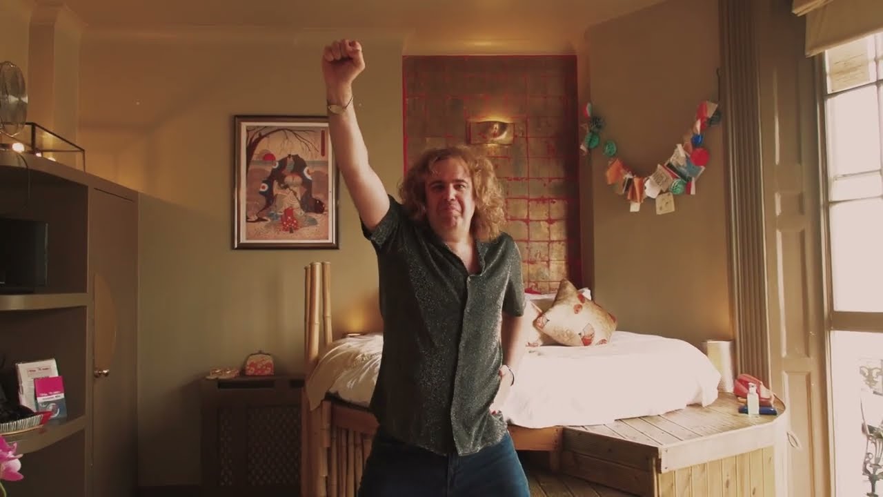 The Daniel Wakeford Experience - I'm A Rock-Popstar [Official Video]