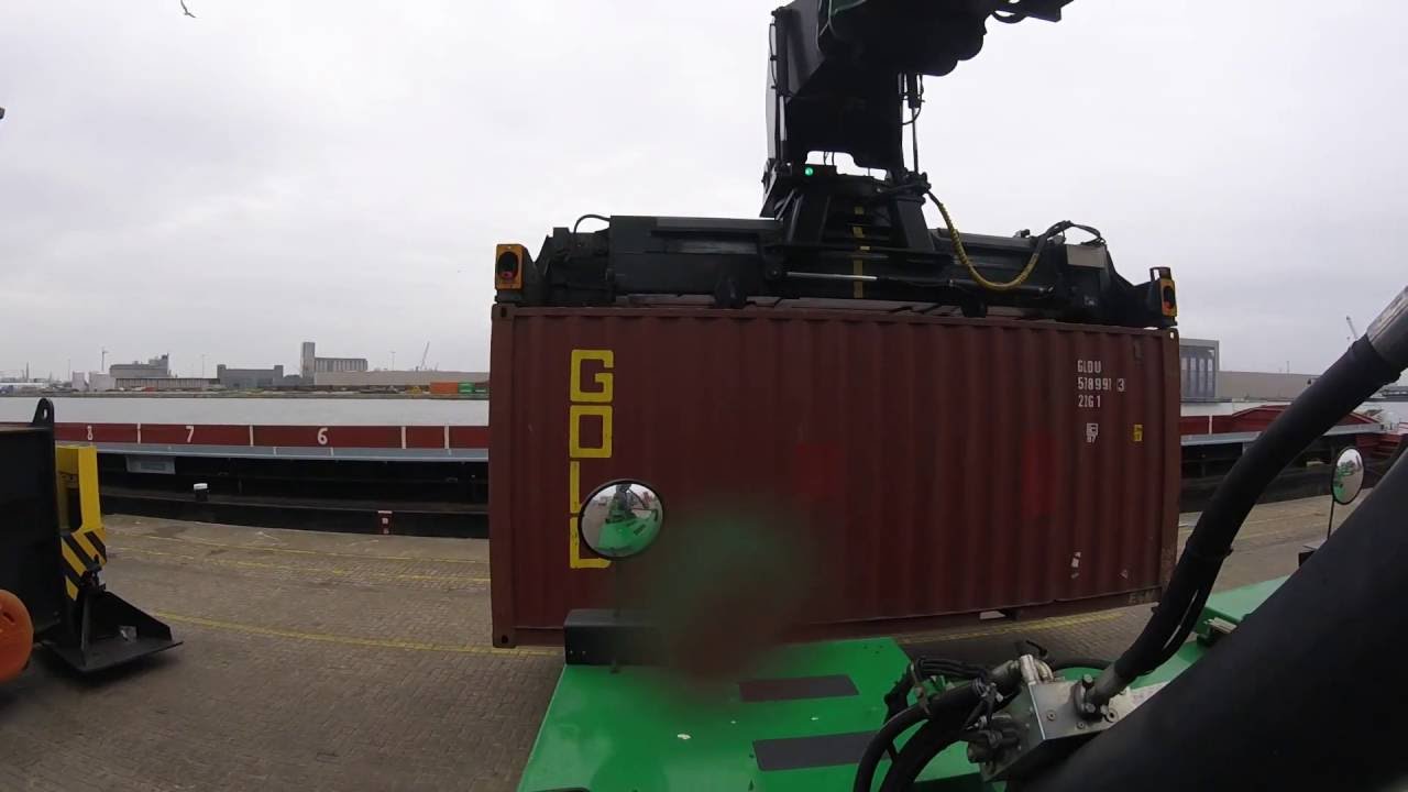 Port of Antwerp men @ work