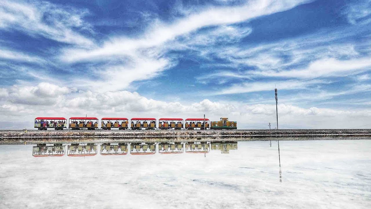 Chaka Salt Lake: Mirror of the sky in China