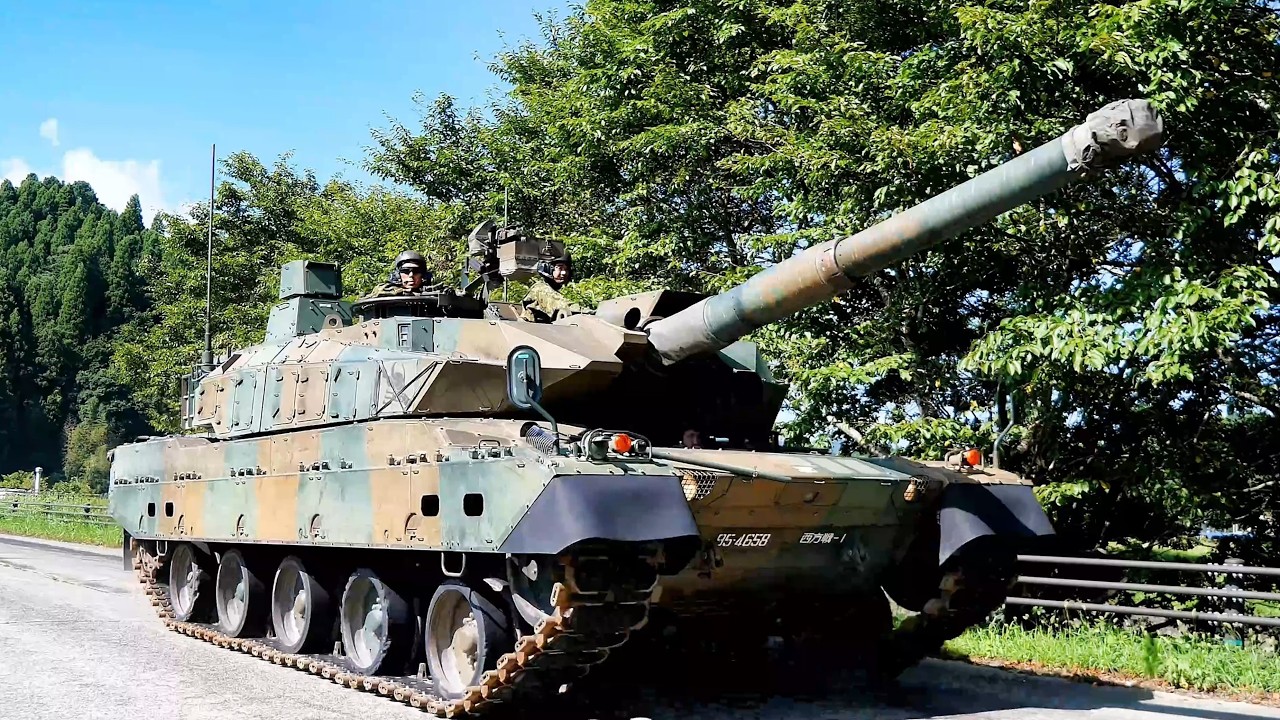 演習に向かう、１０（ヒトマル）式戦車と11式装軌車回収車。玖珠戦車道（本年未公開分）A Type 10 (Hitomaru) tank heading for training.