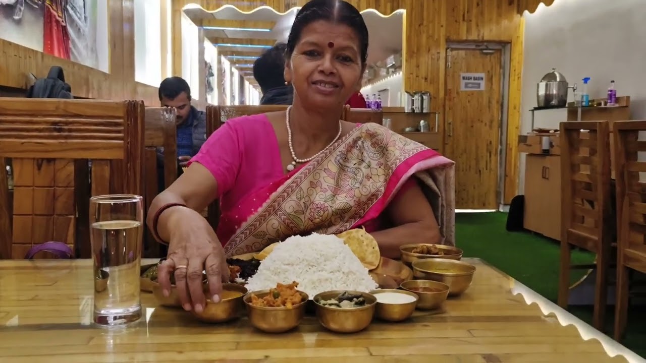 আজ মা শোলে কিচেন এ জমিয়ে ভূরিভোজ করলো।।কি দারুন দারুন খাওয়া,