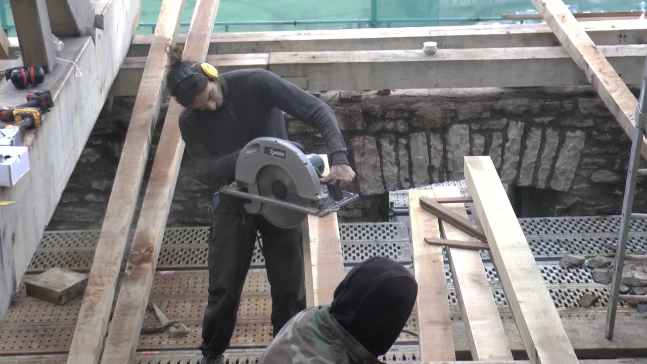 TRAVAUX CHATEAU TRANCHE 2 COUVERTURE EPISODE 9 POSE DES CHEVRONS