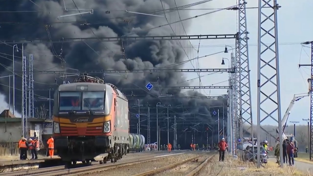 Cisternový vlak v ohni 🔥