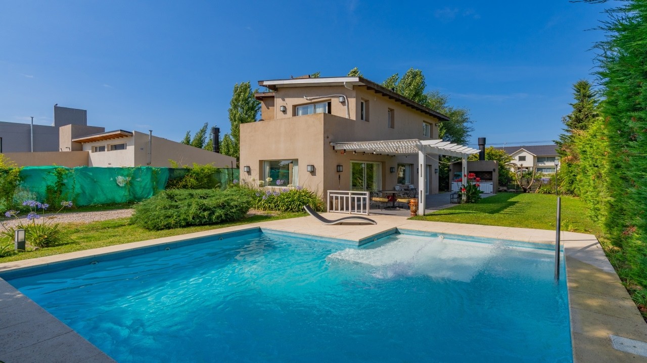 VENTA CASA MODERNA GOLF ACANTILADOS 3 AMB PILETA MAR DEL PLATA remaxamc remaxmardelplata