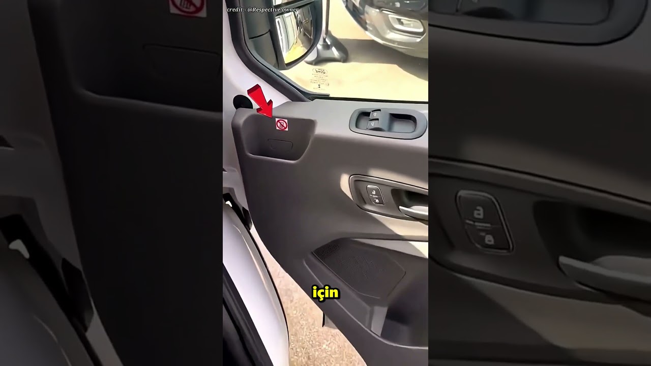Telefonunu Arabanın Kapısına Koyarak Kırdı 😱