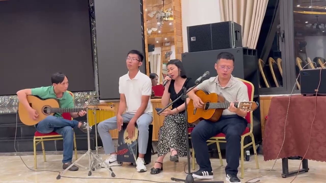 Hoa tím ngoài sân Cover by Vân Nam
