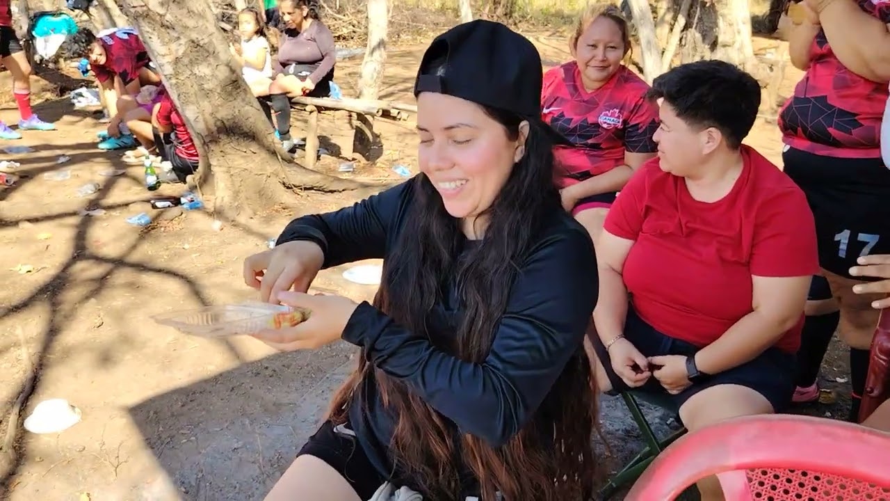 Nuestro ambiente alegre siempre, aún q el sol nos esté matando 😆