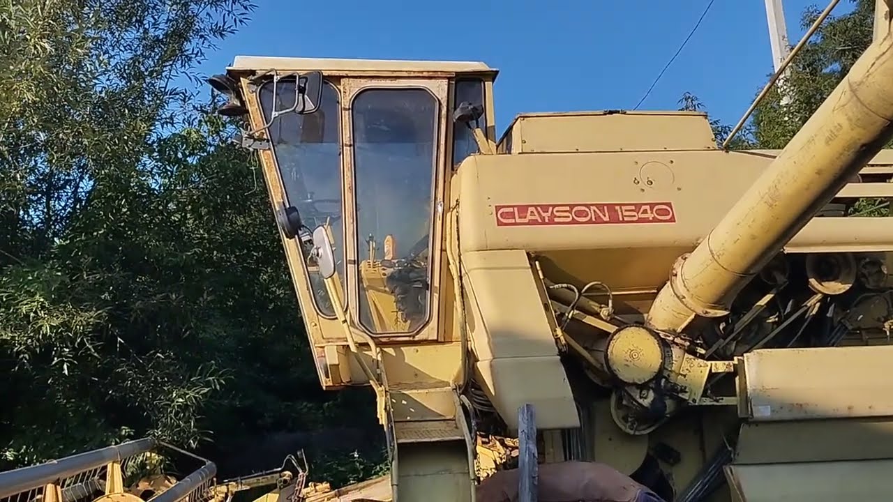 Як воно в кабіні комбайна Нью Холанд 1540.