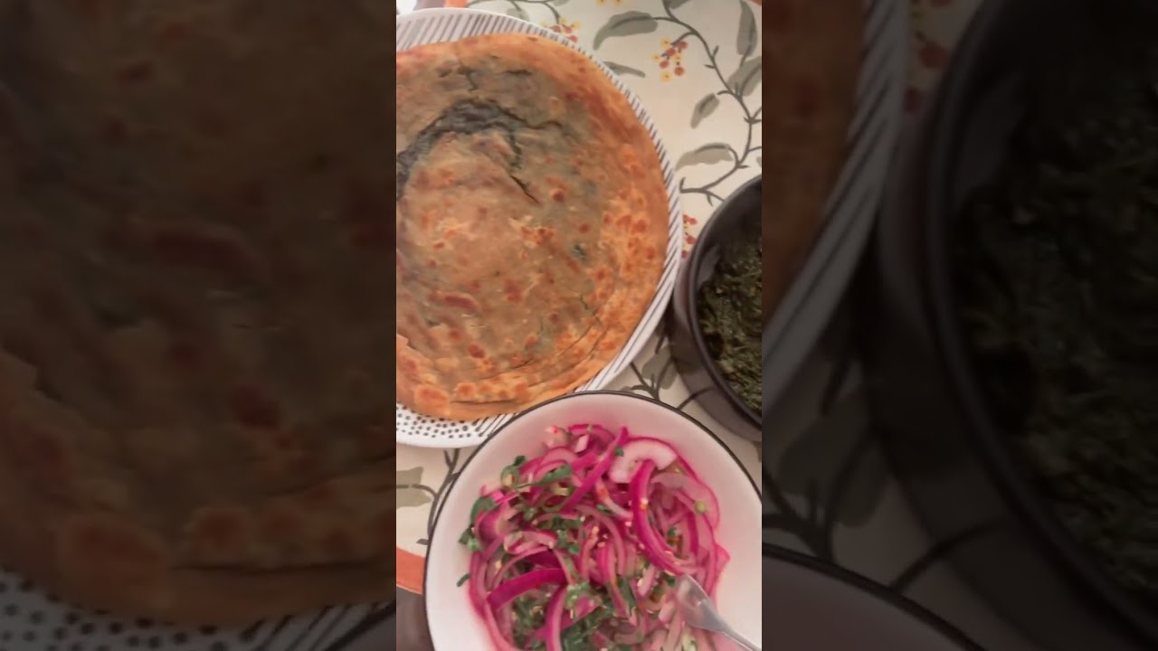 #saagparatha #desifood #saagparatha #sirkaonions #onions #subscribe #shorts #trending #foodie