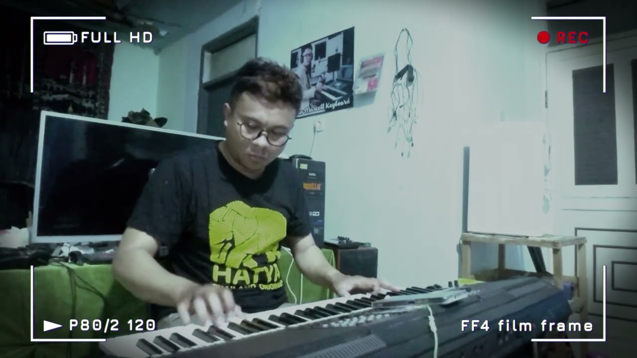 Latihan Piano an Di Rumah 