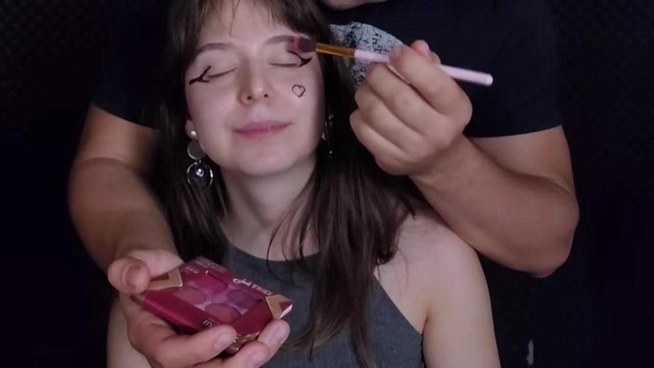 ASMR | Meu namorado me maquiou (estou bem)