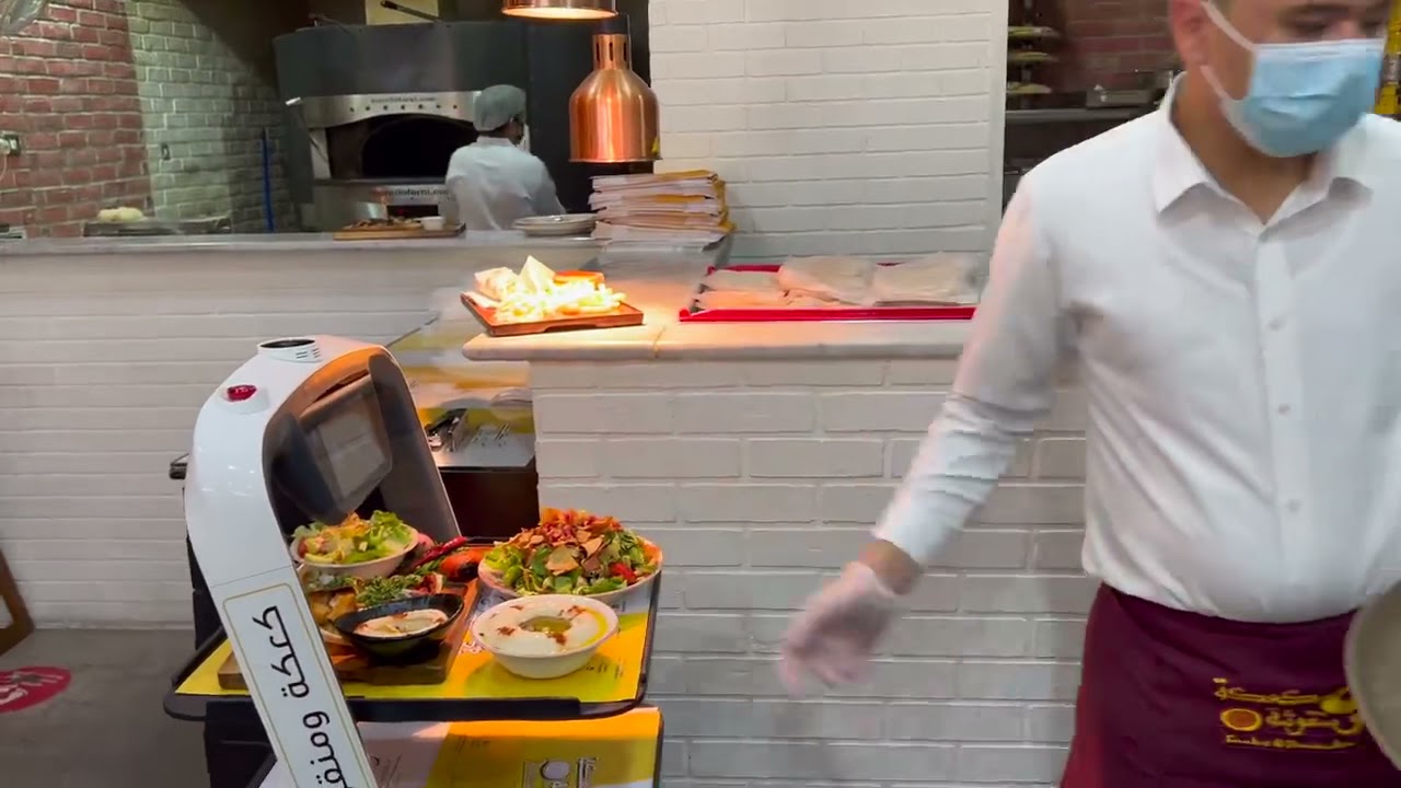 PuduBot offers contactless delivery at Kaake W&rsquo; Manoushe which insures food hygiene and safety.