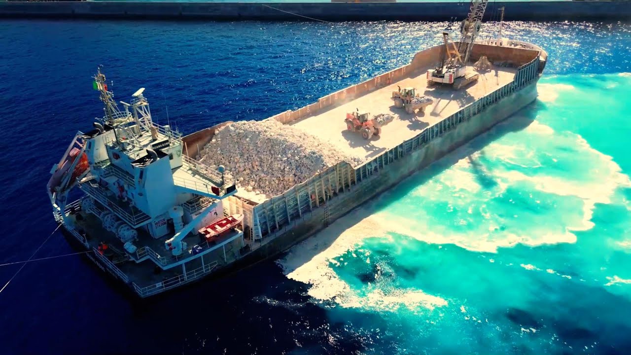 La Guang Rong affondata a Marina di Massa è stata in azione anche  a Porto Vado.