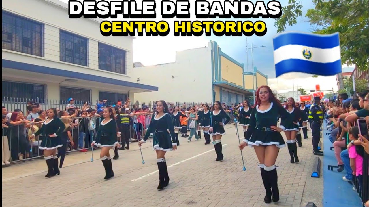 Desfile de bandas en el centro historico 🇸🇻