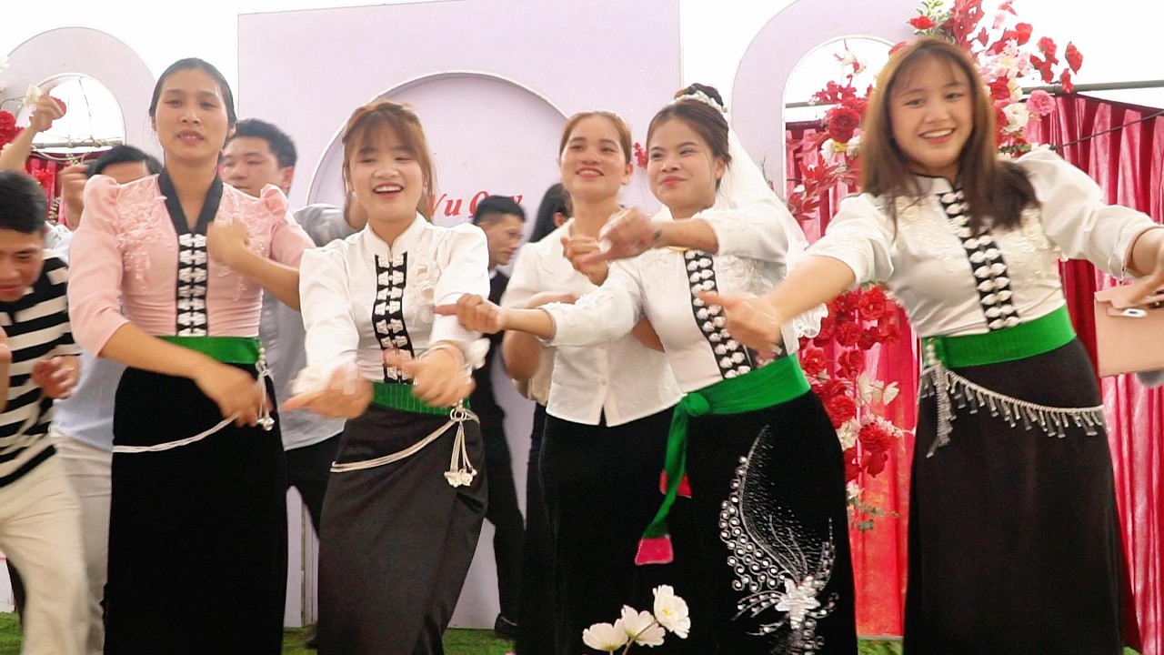 Nhạc sàn tây bắc quảy đám cưới Tòng Sinh & Hoàng Cường cực sung tại bản Là Mường Kim