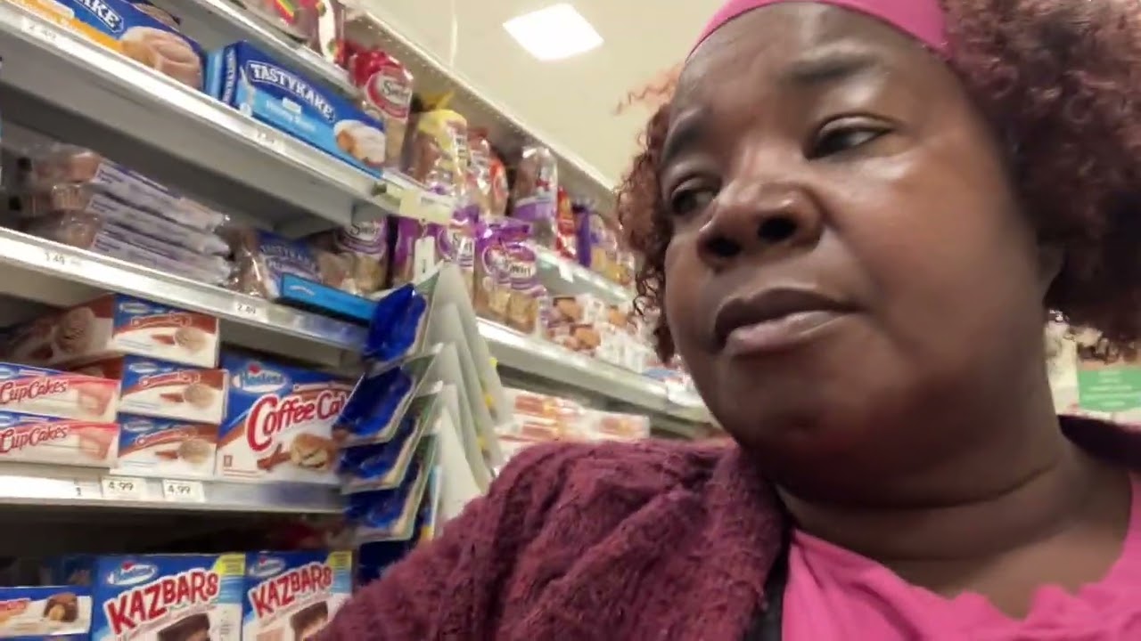 SHOP WITH ME AT PUBLIX FOR DINNER & SNACKS VLOGMAS DAY 15 WITH CORA & ANDRE