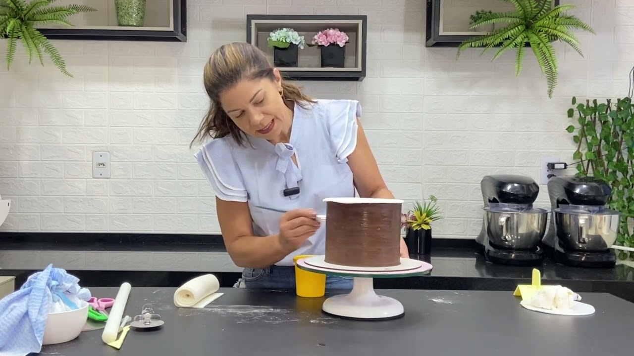 PASTA AMERICANA: técnica de envelopamento de bolo