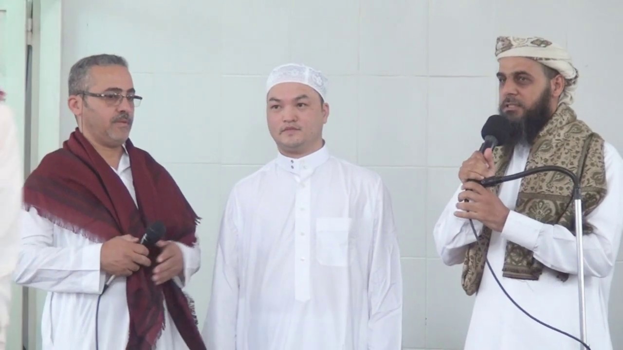 تاجر صيني يشهر إسلامه بعد صلاة الجمعة في مسجد الريان بسيؤن
