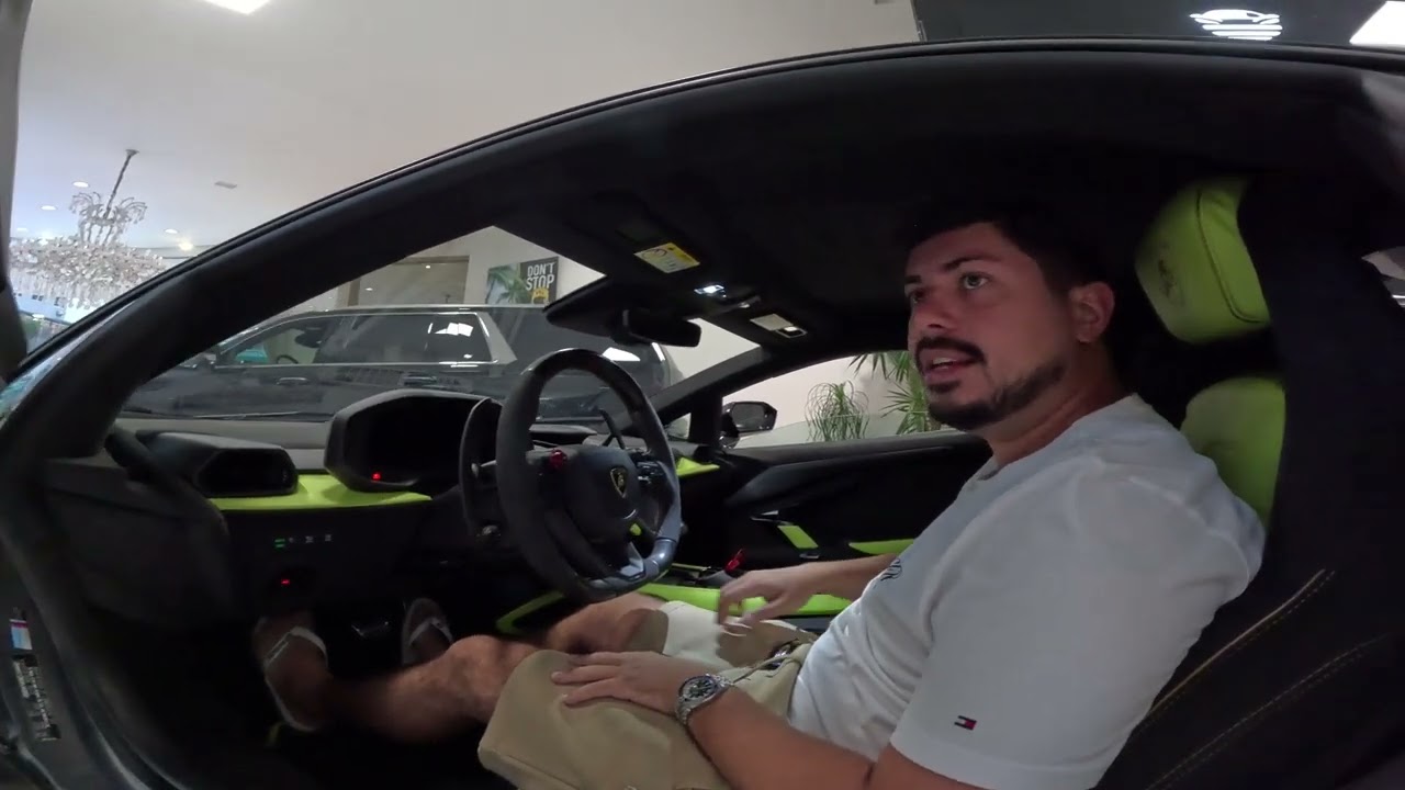 FUI CONHECER A LAMBORGHINI REVUELTO