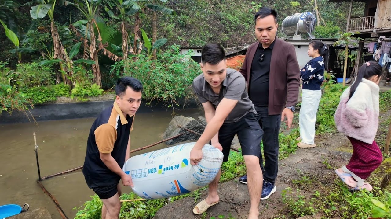 Lạc vào làng Pinh Thanh Thủy BiênGiới gặp gái Tày ế chồng tìm cá Thần 10kg năm1994. Nguyễn Tất Thắng