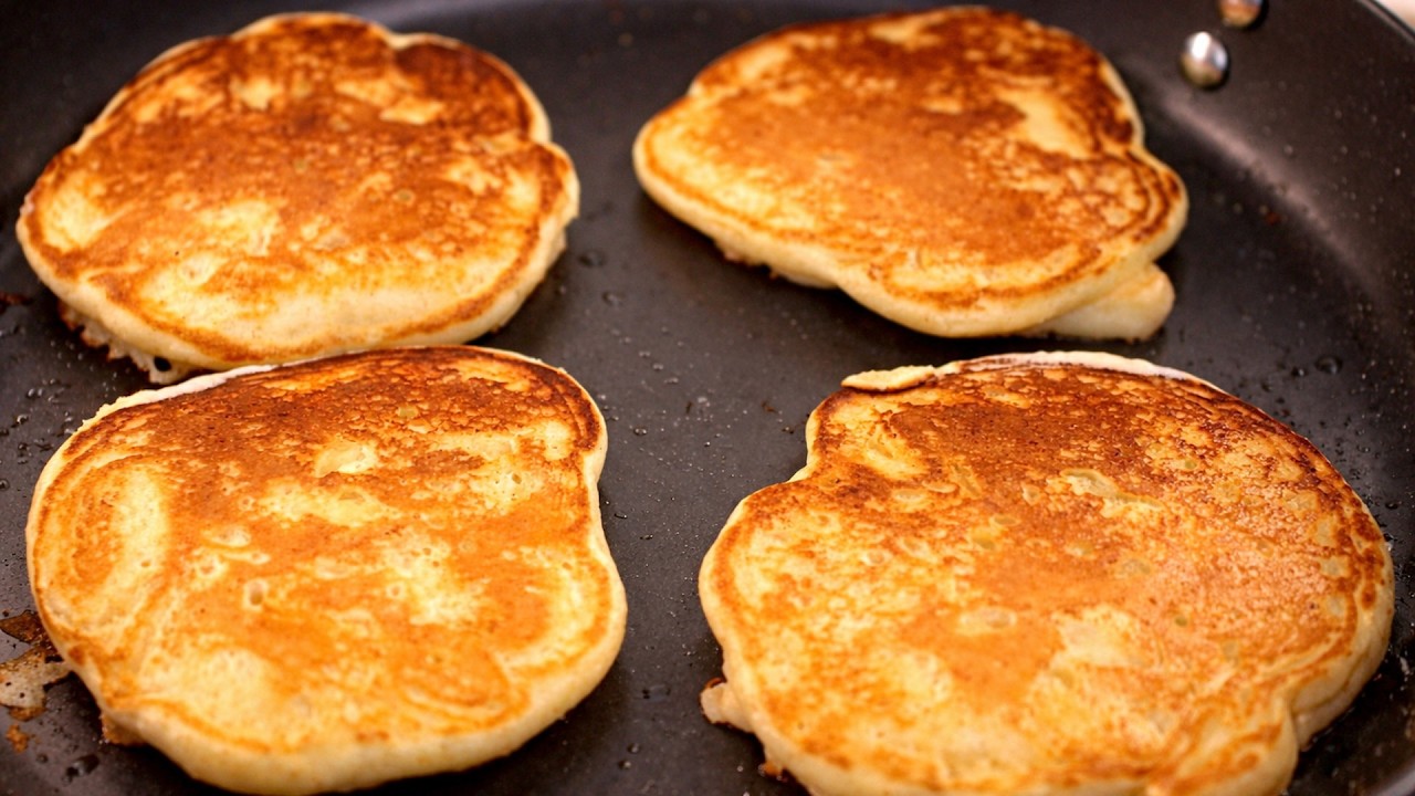 Fluffy Apple Pancakes &ndash; An Old Method for Soft, Golden, Thick Pancakes