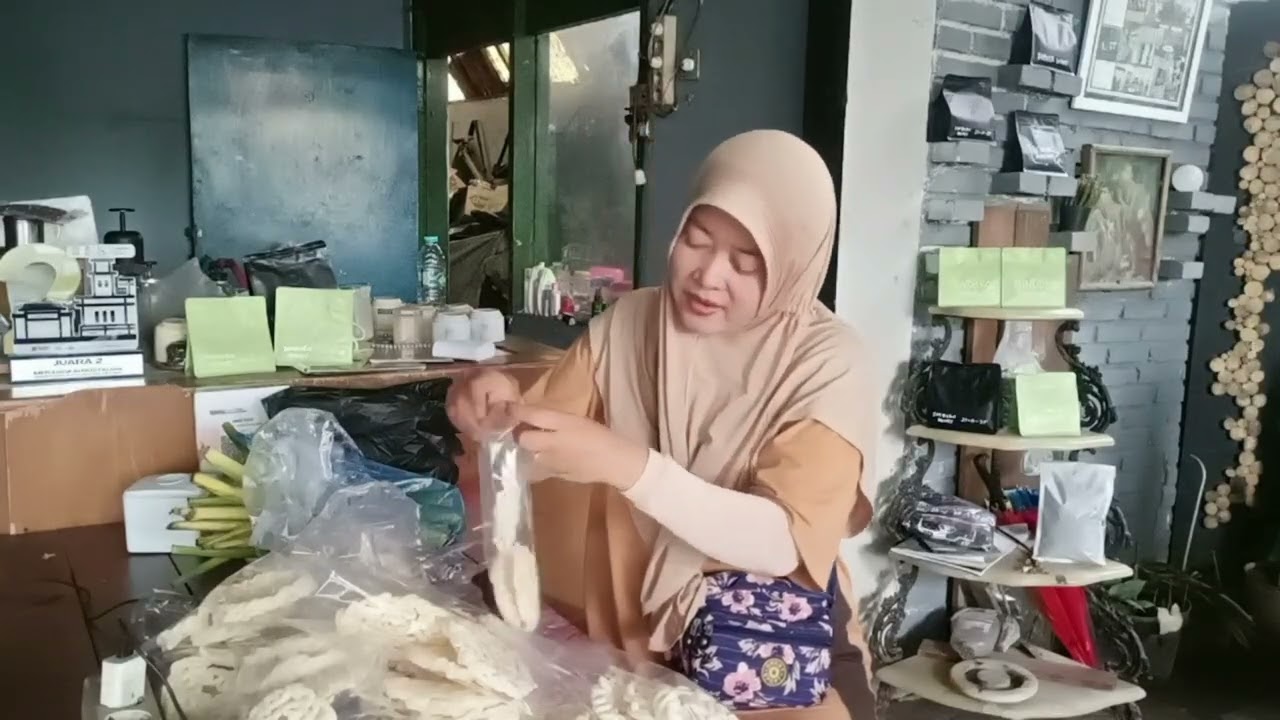 Sebelum Mulai Bekerja Ngopi Dulu Gaees..!   #jangkauanluas #yanyanzahra #sorotanpublik