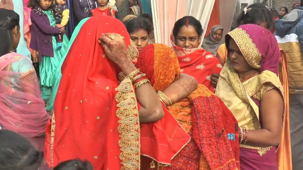 मैं पहली बार विदाई के बाद जब अपने ससुराल पहुंची तो बहुत स्वागत हुआ मेरी सास ने मेरी आरती उतारी