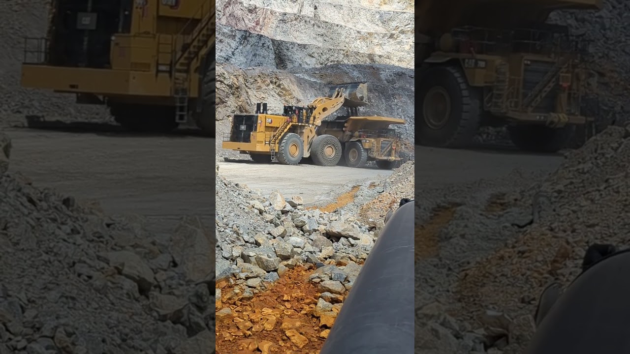 Cat 995 loading haul truck 