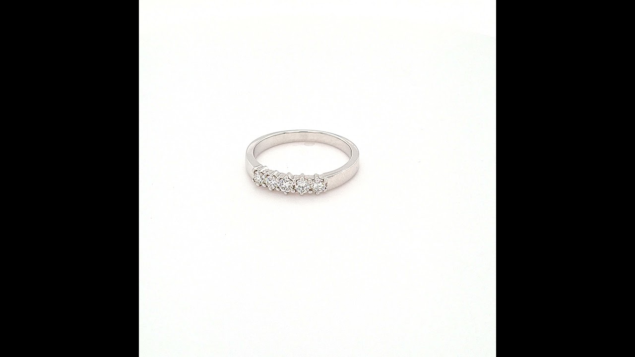 18ct White Gold Diamond Ring